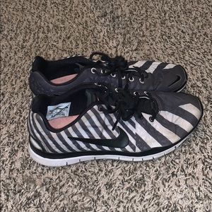 Nike black/white stripper shoes size 7.5